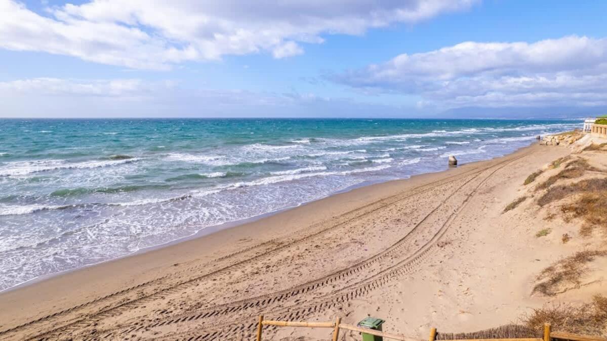 דירות מארבלה Seaside Elegance With Sea View מראה חיצוני תמונה