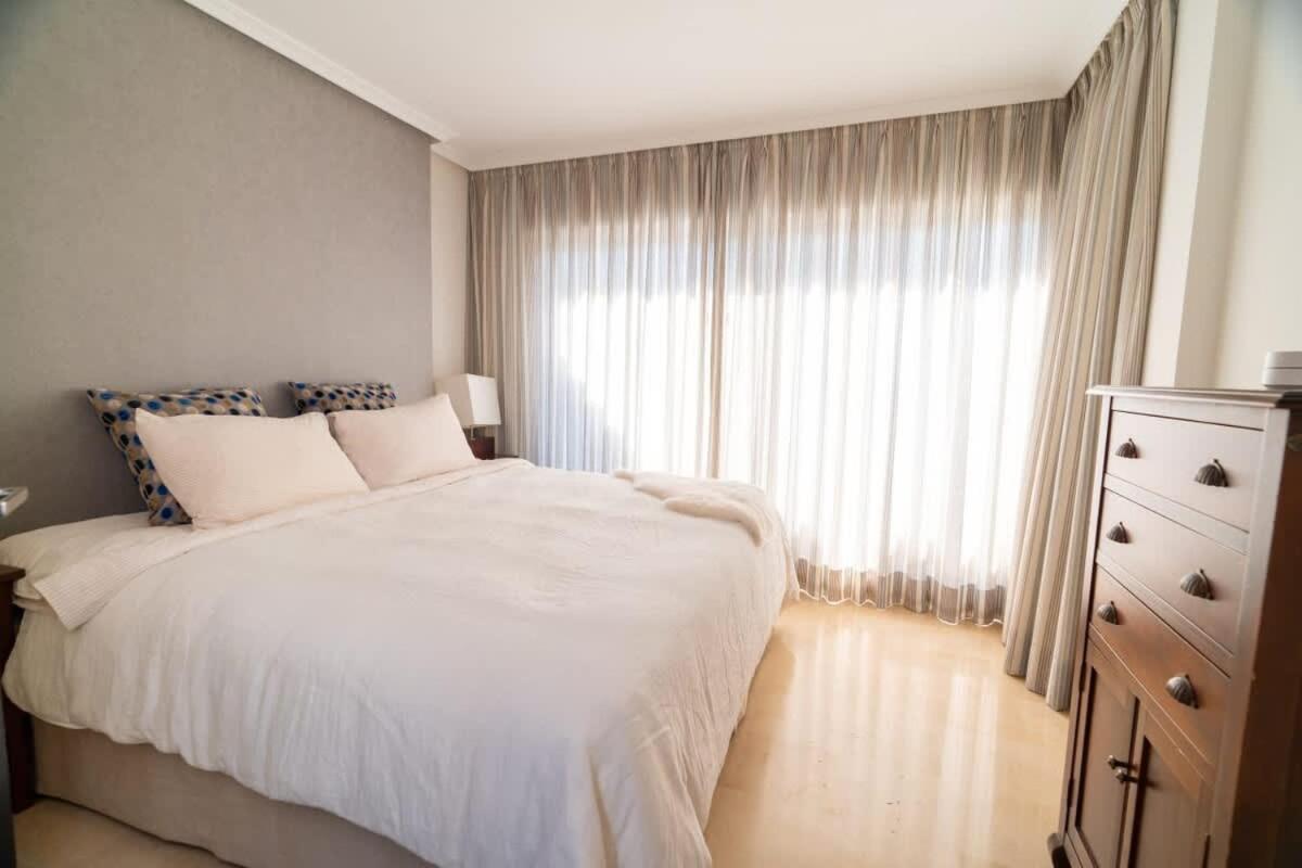 דירות מארבלה Seaside Elegance With Sea View מראה חיצוני תמונה